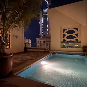 Neyar Beach Vibes - The Penthouse Хостел